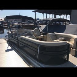 2017 Crest II Tritoon Boat