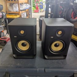 KRK ROKIT 5 G4 - 5 inch Powered Studio Monitors