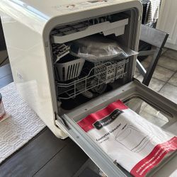 Dishwasher - Magic Chef Table Top