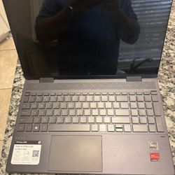 Laptop HP AMD Ryzen 7. Screen 16 touch, SSD: 512GB 12GB RAM. 