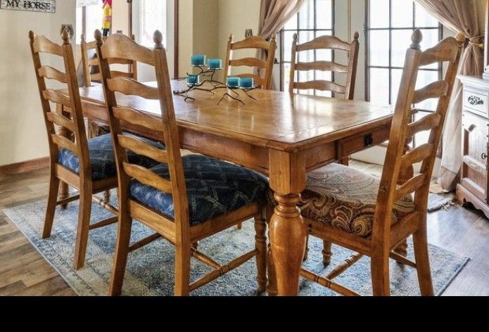 Dining Table + Chairs 
