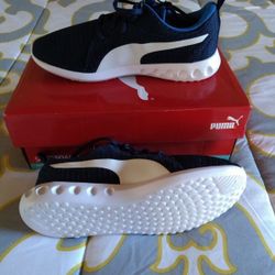 Puma youth Size 6
