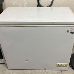 GE Chest Freezer 