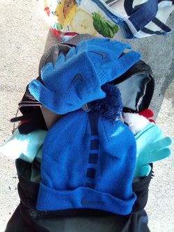 7 Nike Beanie And Glove Sets