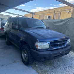 2000 Ford Explorer
