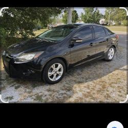 Ford Focus 2014 SE Todo Bien Transmisión Bien Motor Con 77000 Mil Millas Excelente Condiciones Solo Tiene Unos Detalles Pero Buen Precio 12500 Negocia