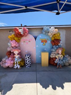 Toy Story balloon birthday decor