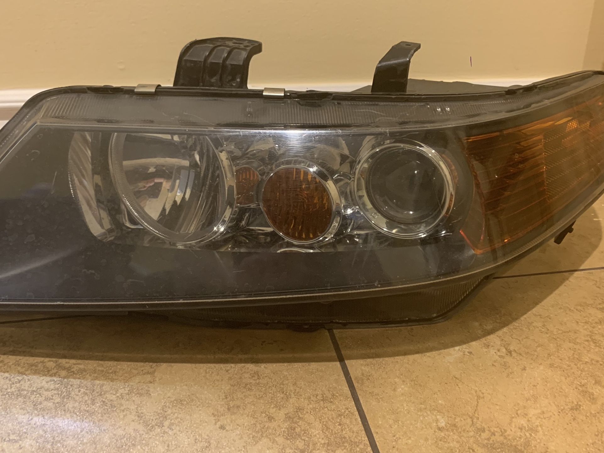 04-05 TSX driver side Headlight