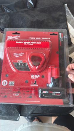 Milwaukee M12 Charger & XC4.0 Battery Kit