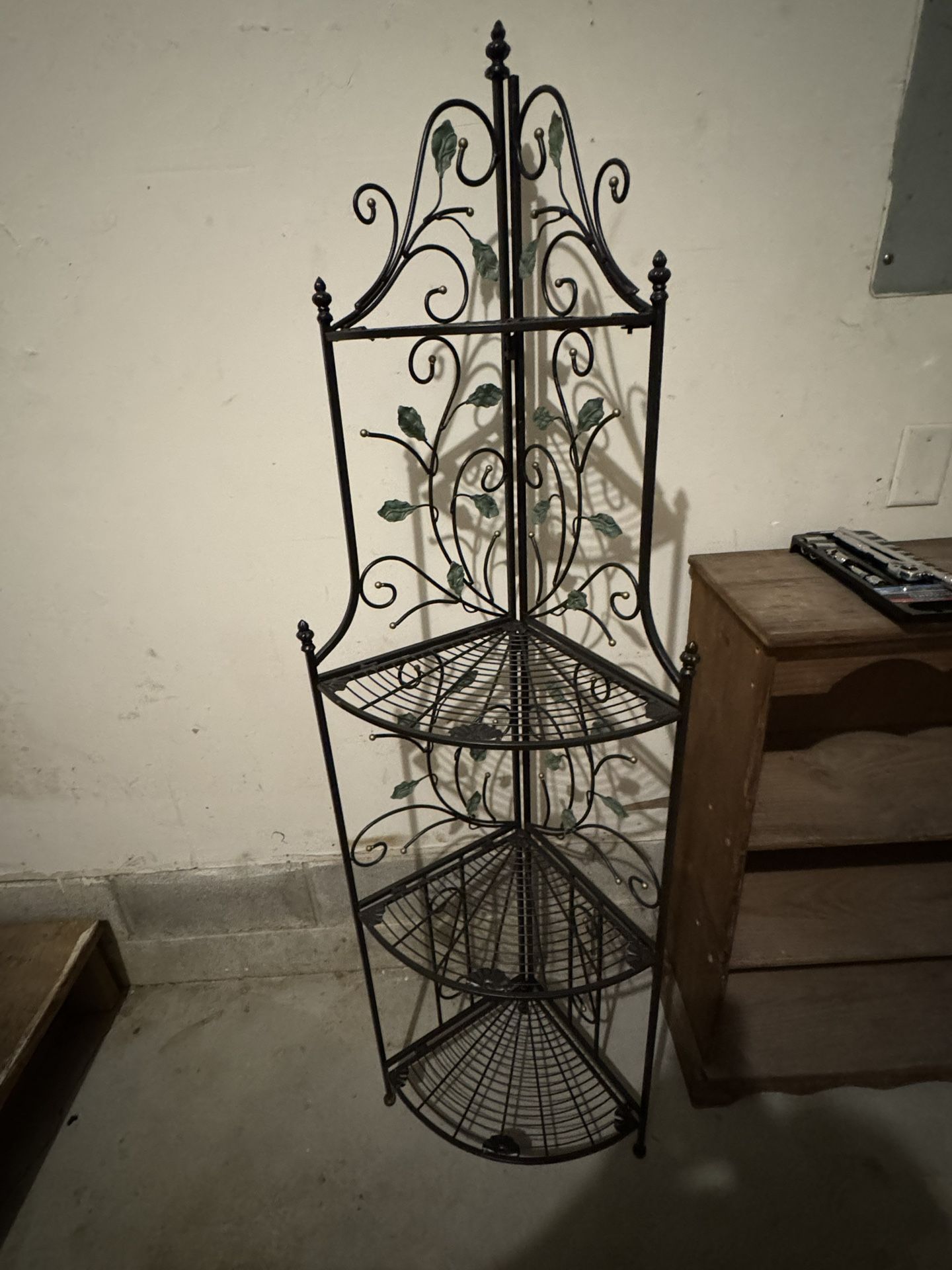Corner Shelf/Plant Stand