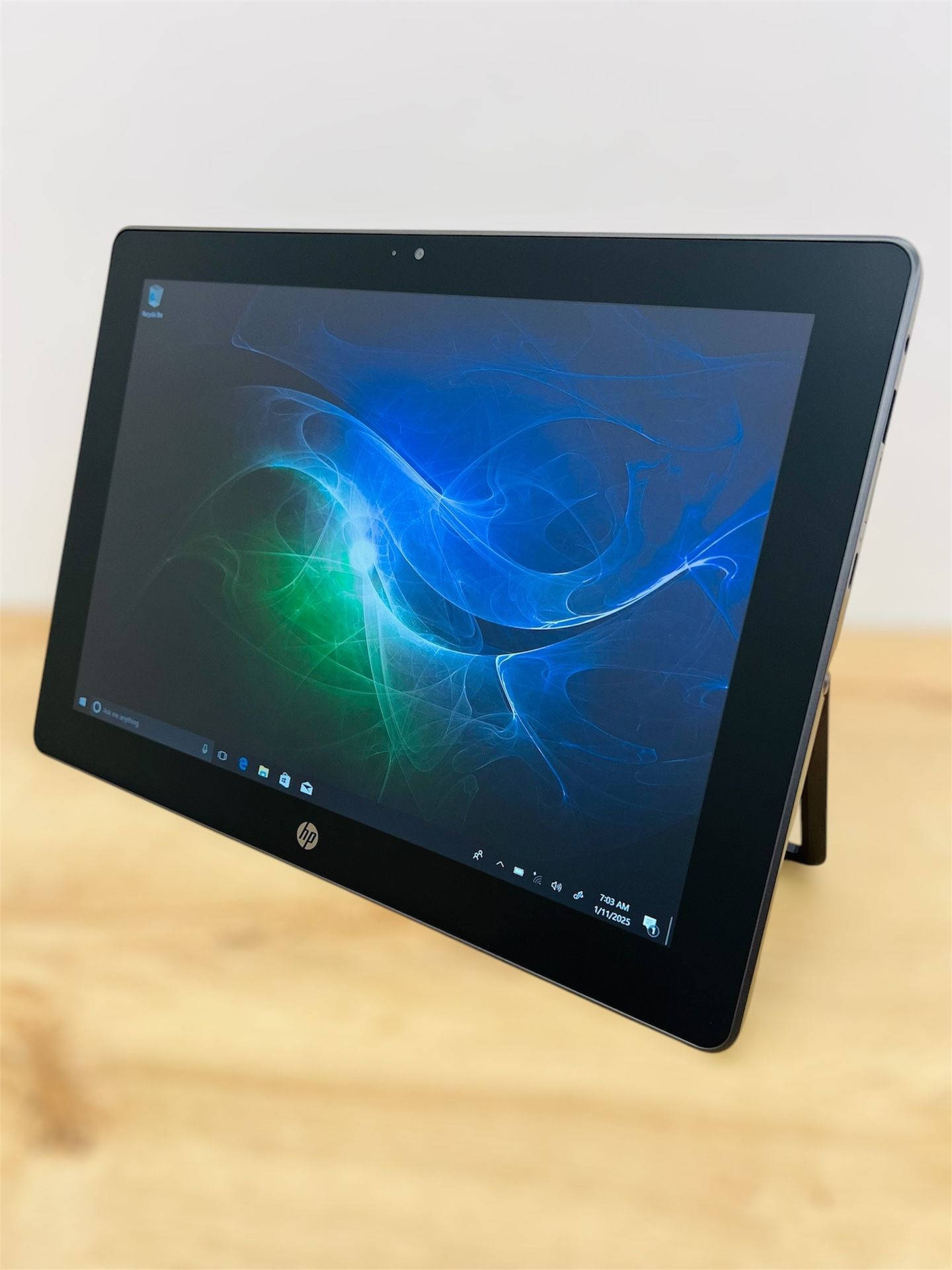 HP PRO Full HD touchscreen tablet / Windows 10 Pro / 2 cameras / USB C / Antivirus / Bluetooth / Charger