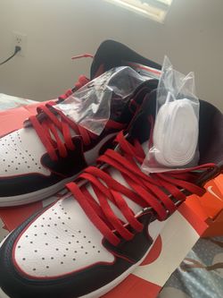 Bloodline Jordan 1’s size 10.5