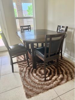 Dining set with 4 chairs, 2 stools and the rug underneath
