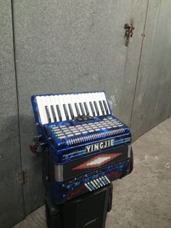 Vendo esta acordeón 3 registros norteña
