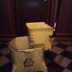 Mopping Bucket & Squeezer Rubbermaid 