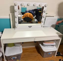Makeup Vanity Desk with Light Up Studio Mirror