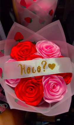 7 Count Red and Pink Homecoming Bouquet and Póster Board