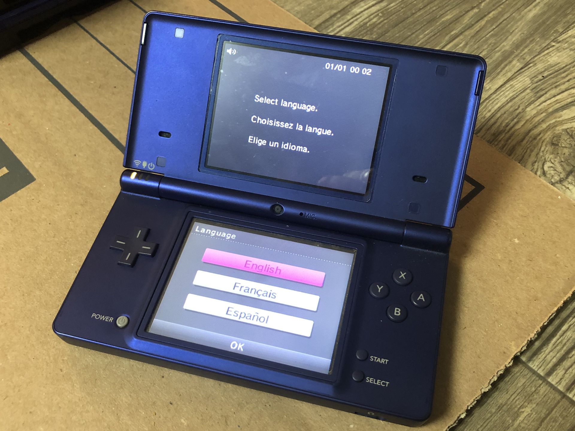 Metalic Blue DSI - (no games or charger)
