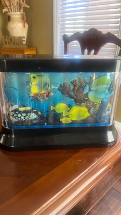 Fish 🐠 tank fake motion movement that goes around and lights up super cute