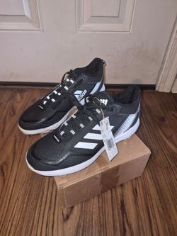 Baseball cleats