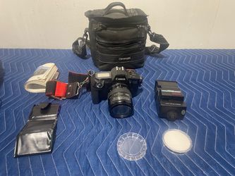Canon EOS 650 35mm Film Camera with Accessories