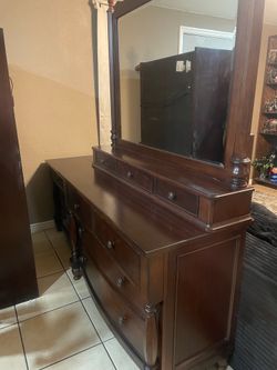 2 large dressers mirror  and 2 matching night stands