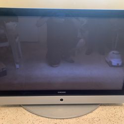 TV Old TV Samsung 55” NO SMART BUT WORKING GOOD 