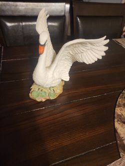 HOME INTERIORS  FIGURA