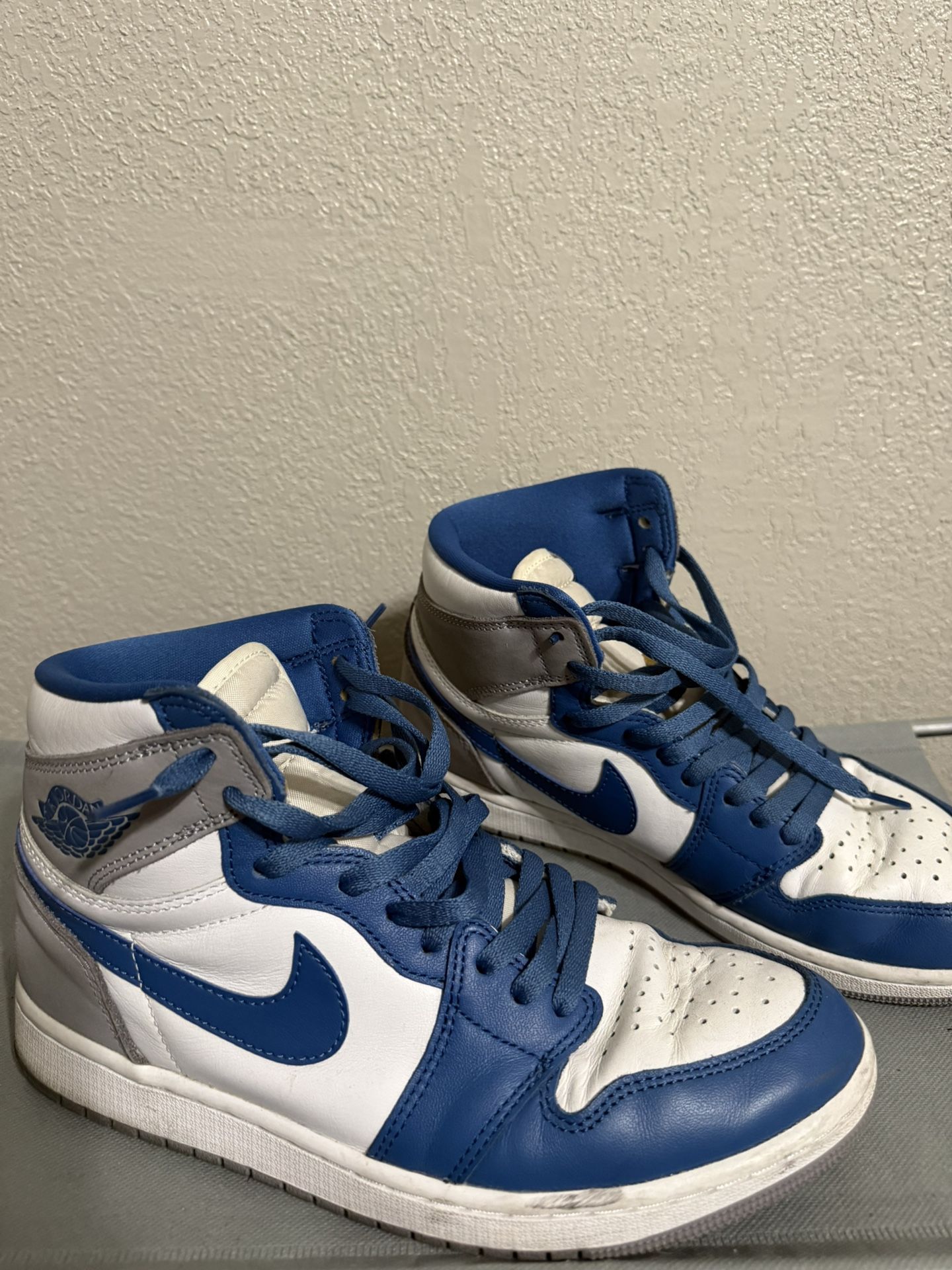 Nike Air Jordan Retro High OG Shoes True Blue White