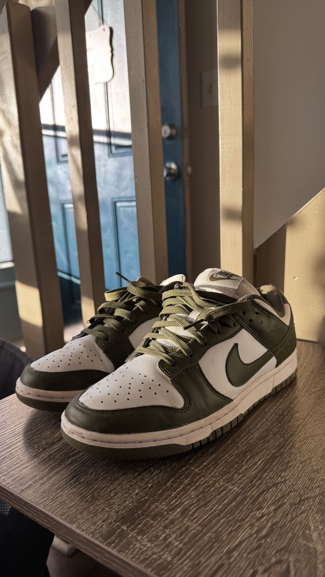 I’m selling a pair of shoes. I main image 2