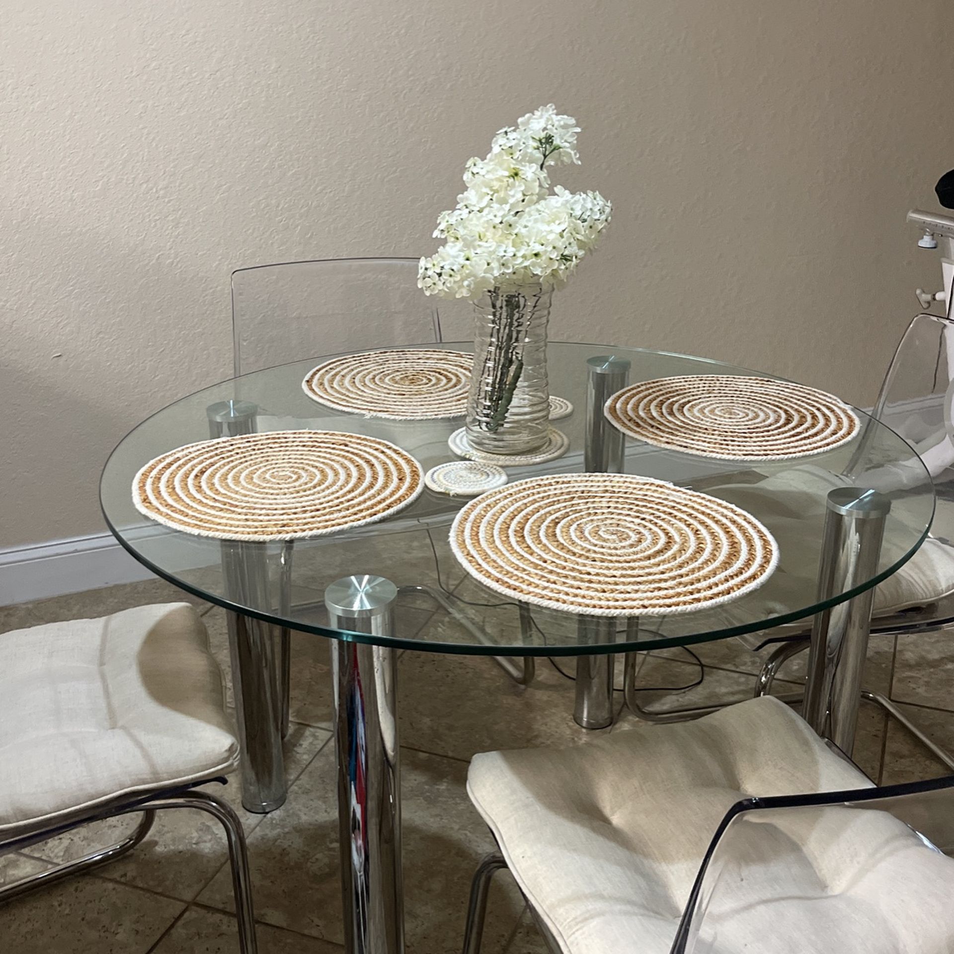 Dinning Table 