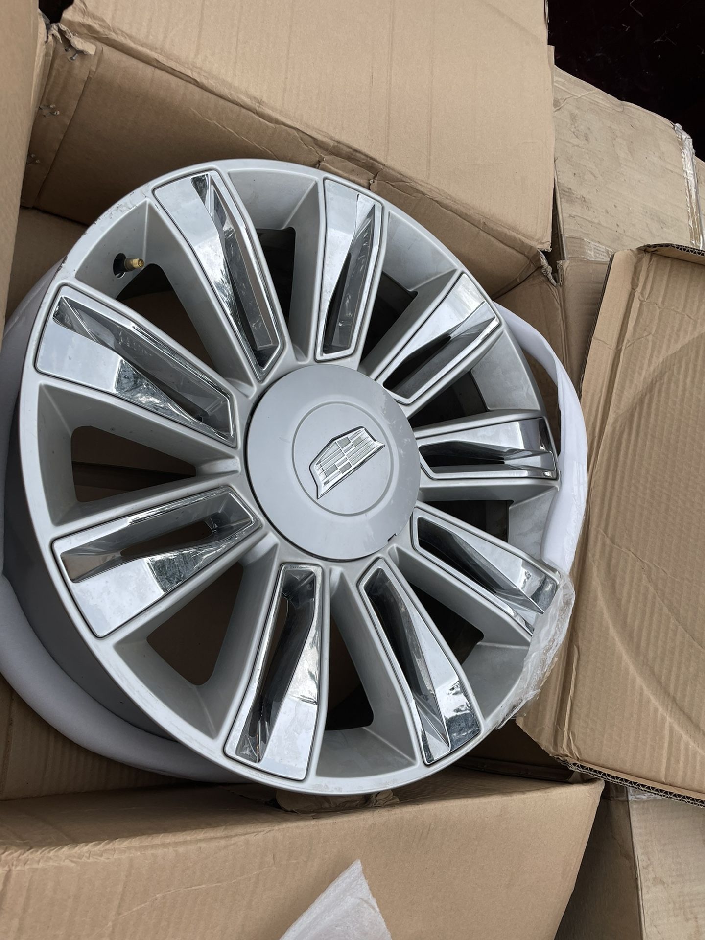 2020 Cadillac Escalade Platinum 22” wheels (NO TIRES) 