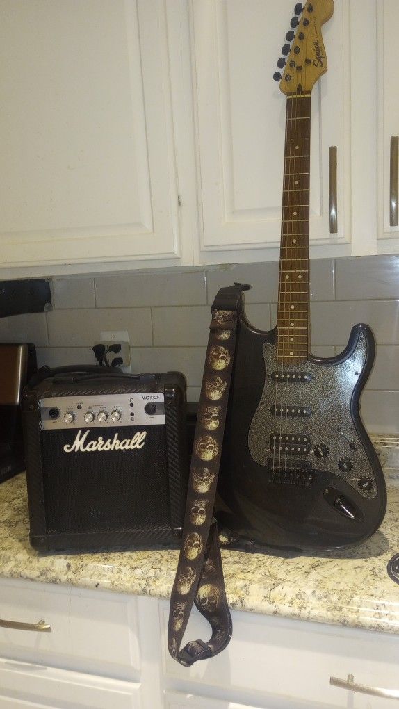 Guitar And Parlante Squier And Mashall Only 200 Dólares Incluye Bell And Cable Oferta