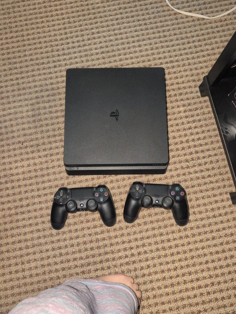 PS4 Black