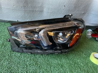 2020 2022  Mercedes. Gle 350 gle 450 left side headlight oem