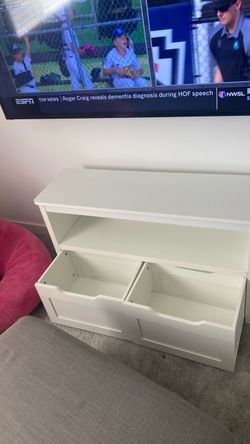 Toy box shelf