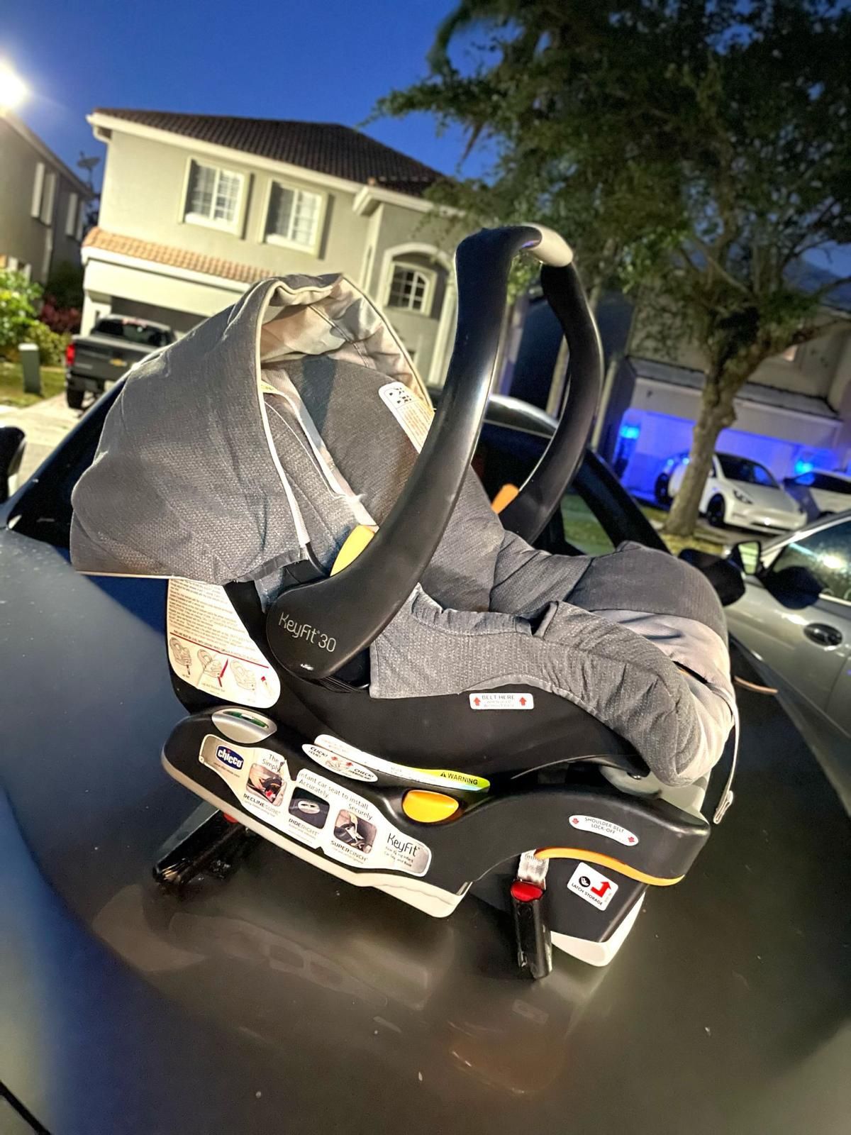 Chicco KeyFit 30 Infant Car Seat and Base | Rear-Facing Seat for Infants 4-30 lbs.| Infant Head and Body Support | Compatible with Chicco Strollers | 