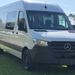 2019 Mercedes Benz sprinter 2500 Grew