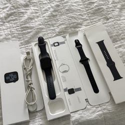 Apple Watch SE 2nd Gen  With Bands 