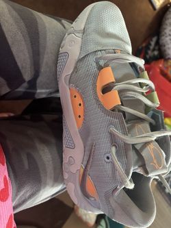 Paul George men’s basketball shoes