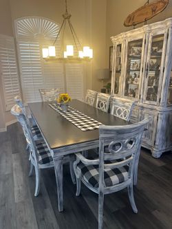 Country style Dining table 6 chairs matching hutch console table & lamp