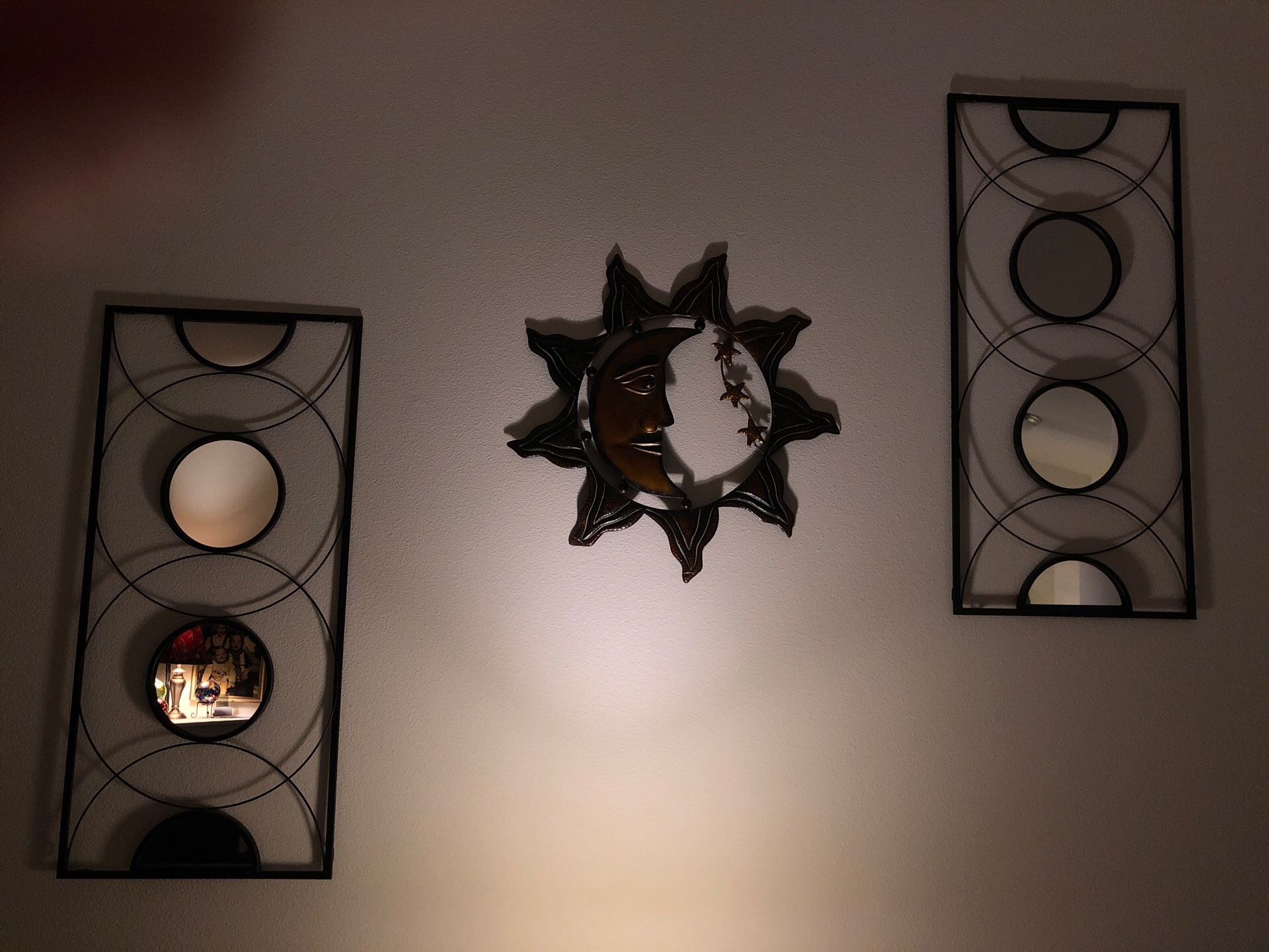 Wall mirror decor