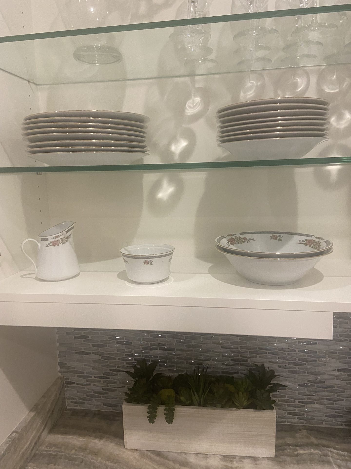 Liling Fine China Yung Shen Set