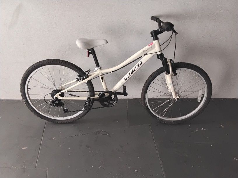 BICYCLE SPECIALIZED 7 SPEED SIZE 24 BRAND NEW 