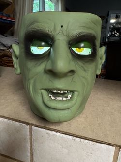 Vintage Green Robotic monster face with moving eyes and tells funny jokes candy holder