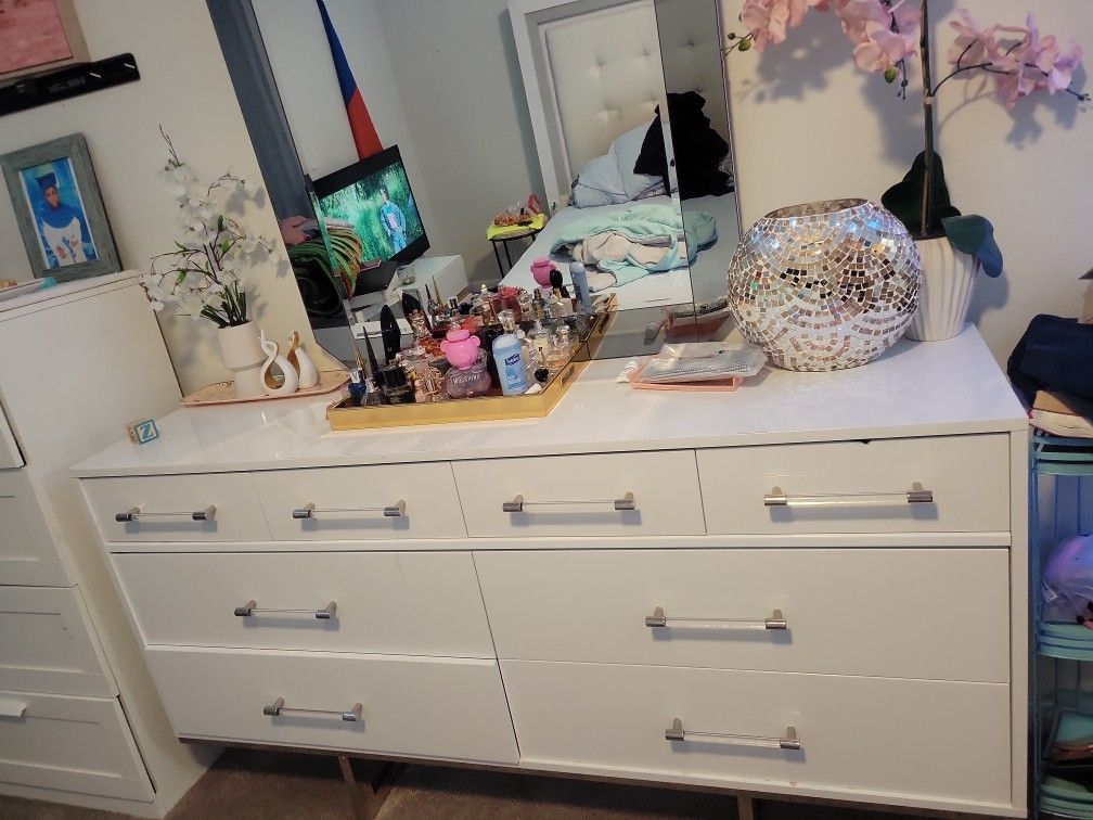 Queen Side Bed Frame And Dresser