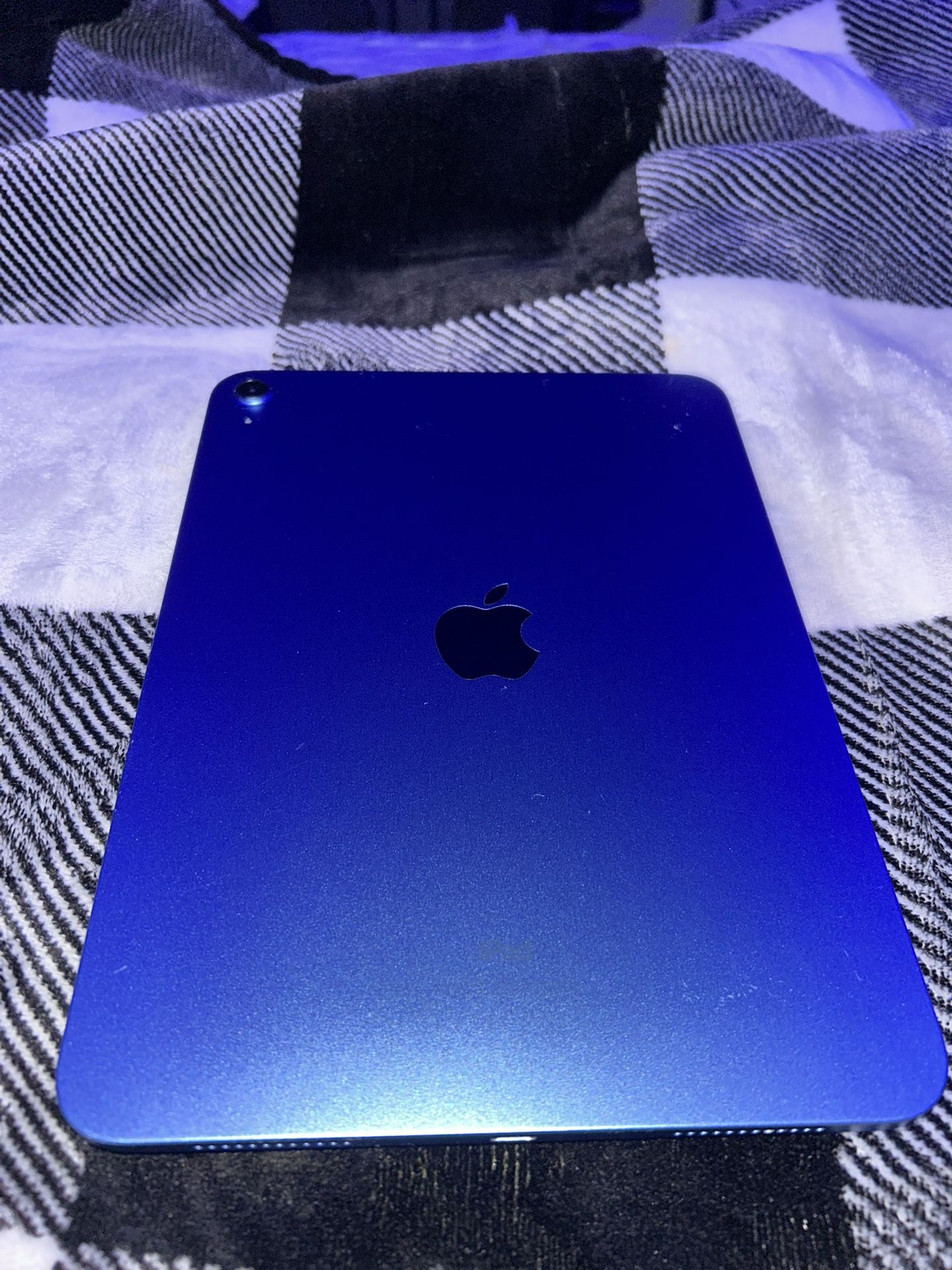 BLUE IPAD SHADOW GRAY GOLD CREAM BEATS STUDIO 3