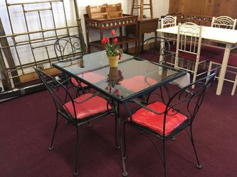 Table with 4 Chairs