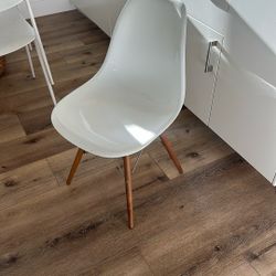 Fiberglass Eames Chair White