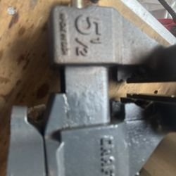 Tool  Big  5 . 1/2  Jaw.